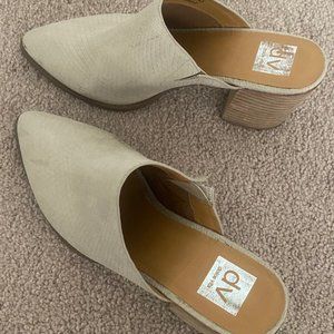 DV By Dolce Vita Slip-on Tan Heeled Clogs Women's Size 9.5